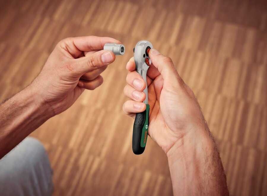 Промоция!Комплект гедоре 1/4`` тресчотка и вложки, 14 части Bosch