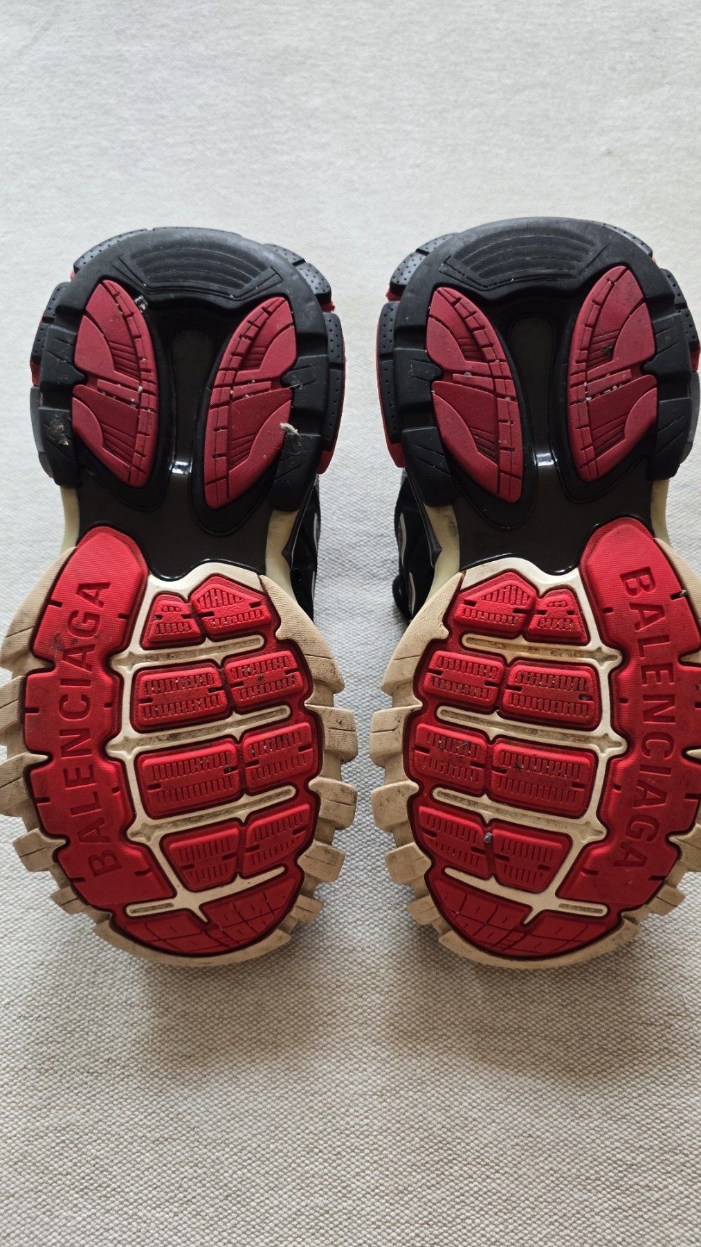 Balenciaga track art 542436