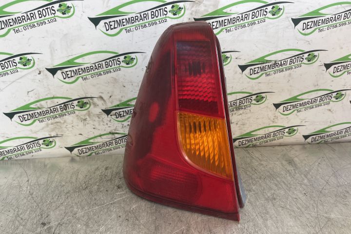 Lampa / Tripla stop stanga pe aripa 8200211020 Dacia Logan prima gene