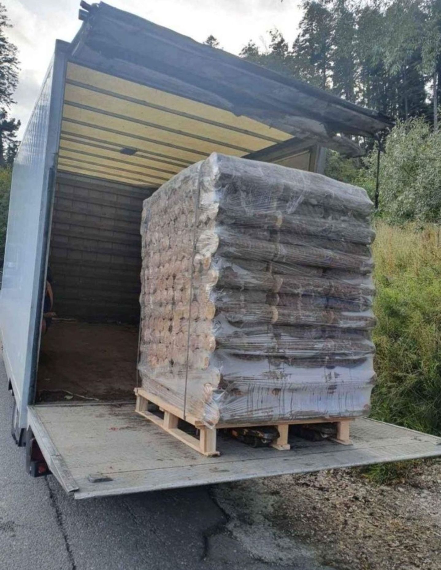 Brichete de fag premium livrate la domiciliu