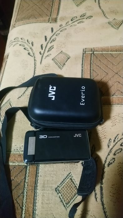 Видеокамера JVC Everio. Куплена ОАЭ. В одних руках.