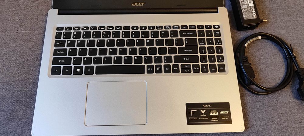 Laptop Acer Aspire 3 A315-23 cu procesor AMD Ryzen™ 3 3250U