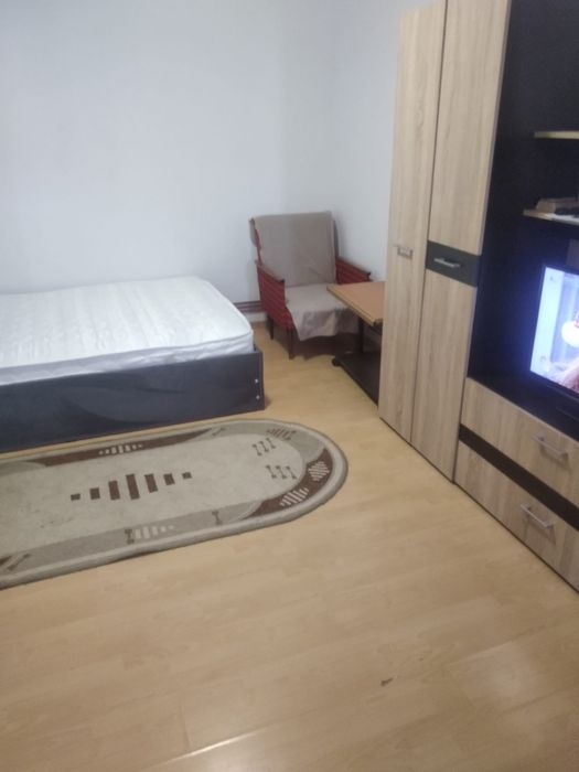 Închiriez garsonieră