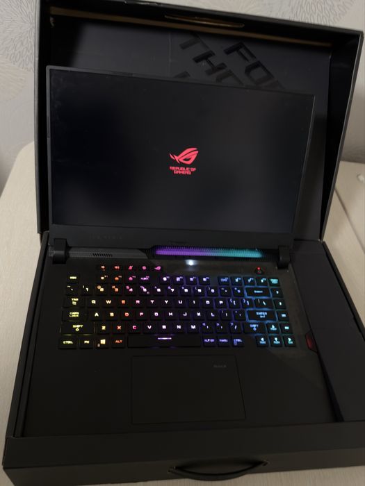 Laptop Gaming ASUS ROG Strix SCAR 15 RTX 3080 + Controller PS 5 CADOU
