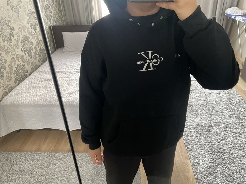 продам кофту Calvin klein худи