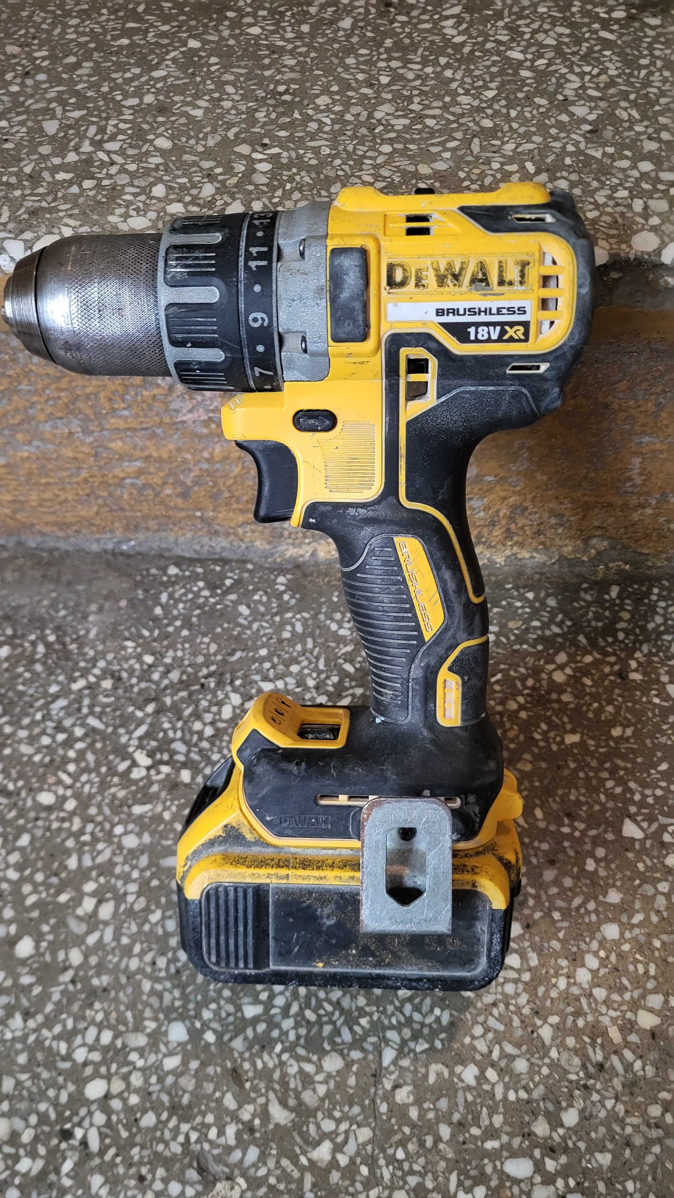 Dewalt Masina gaurit cu percutie  DCD796P2-QW, motor fara perii,