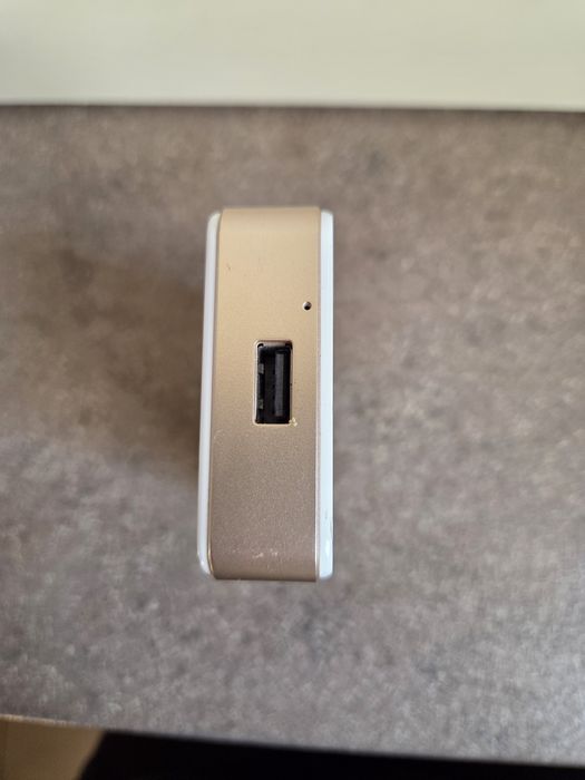 Modem/Router WiFi 4G portabil,DualSim,Touchscreen,PowerBank.Deosebit.