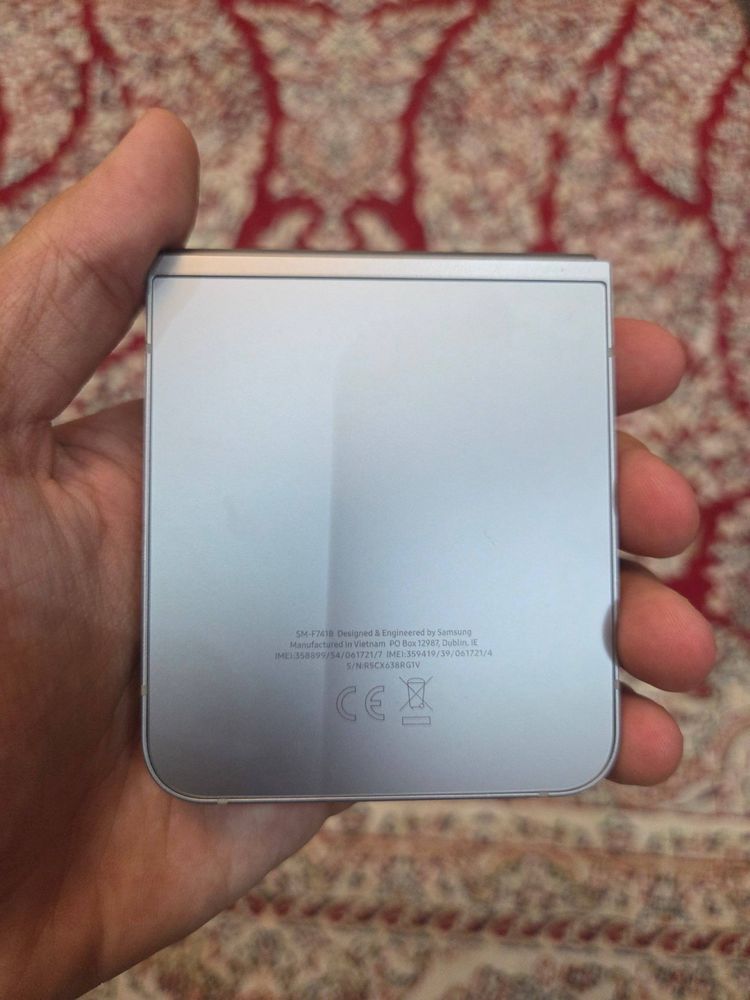Продается samsung galaxy z flip 6