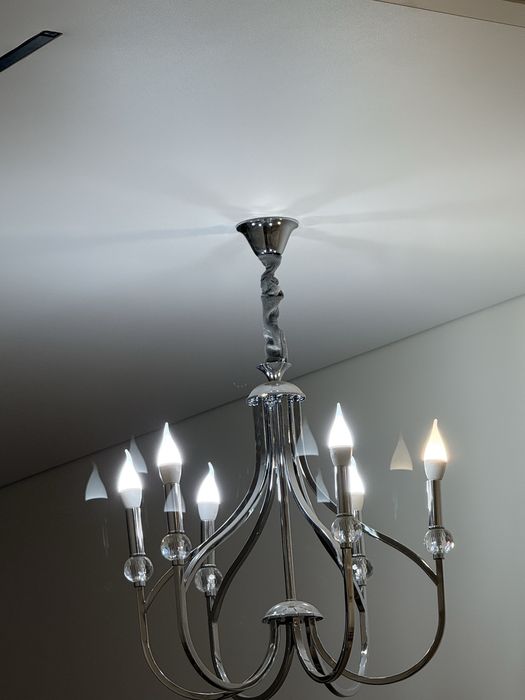 Почти новая люстра