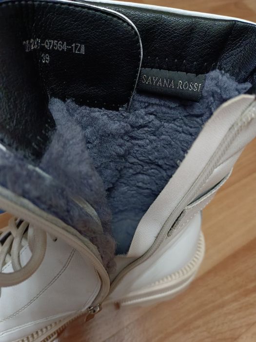 Продается зимние сапоги