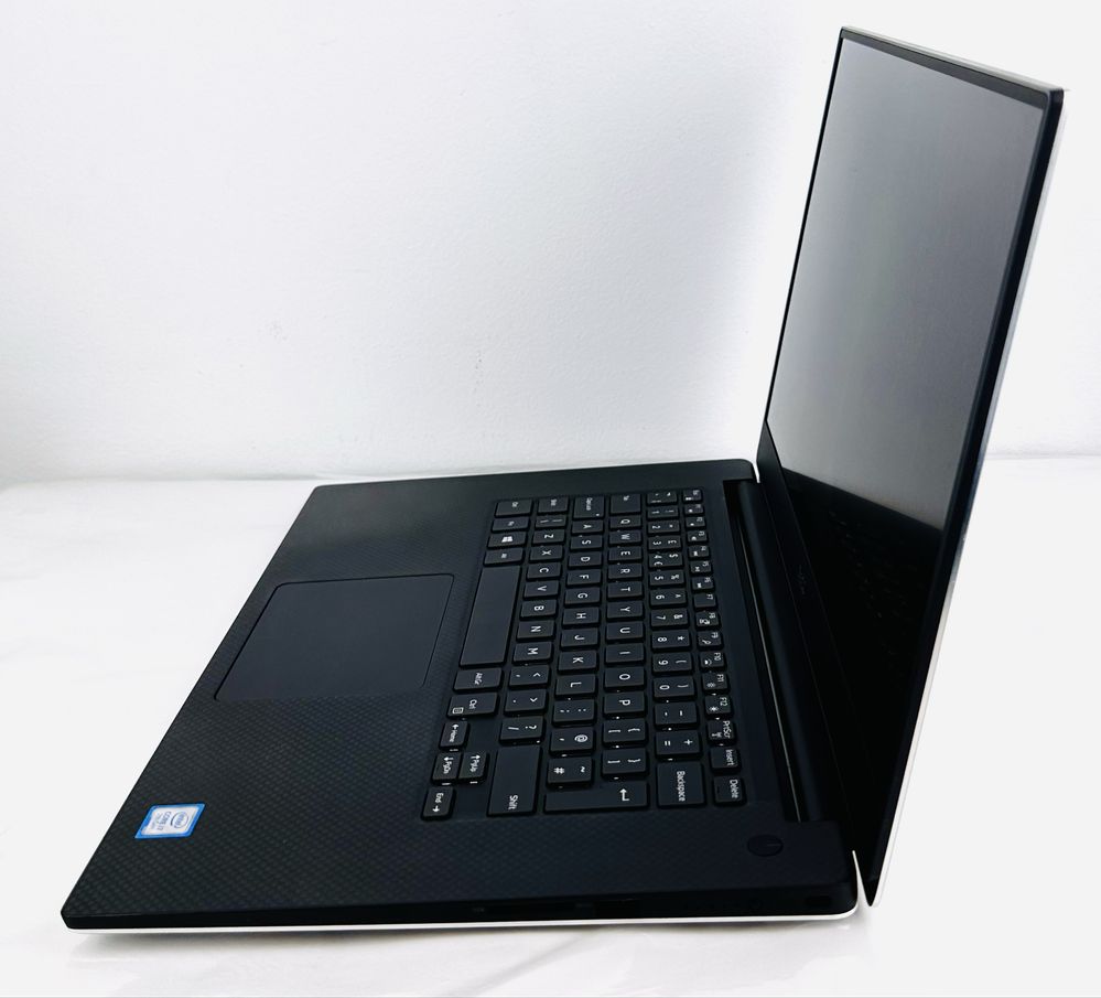Dell Precision 5520 15.6" i7-7820HQ 32GB RAM 1TB SSD Перфектен!