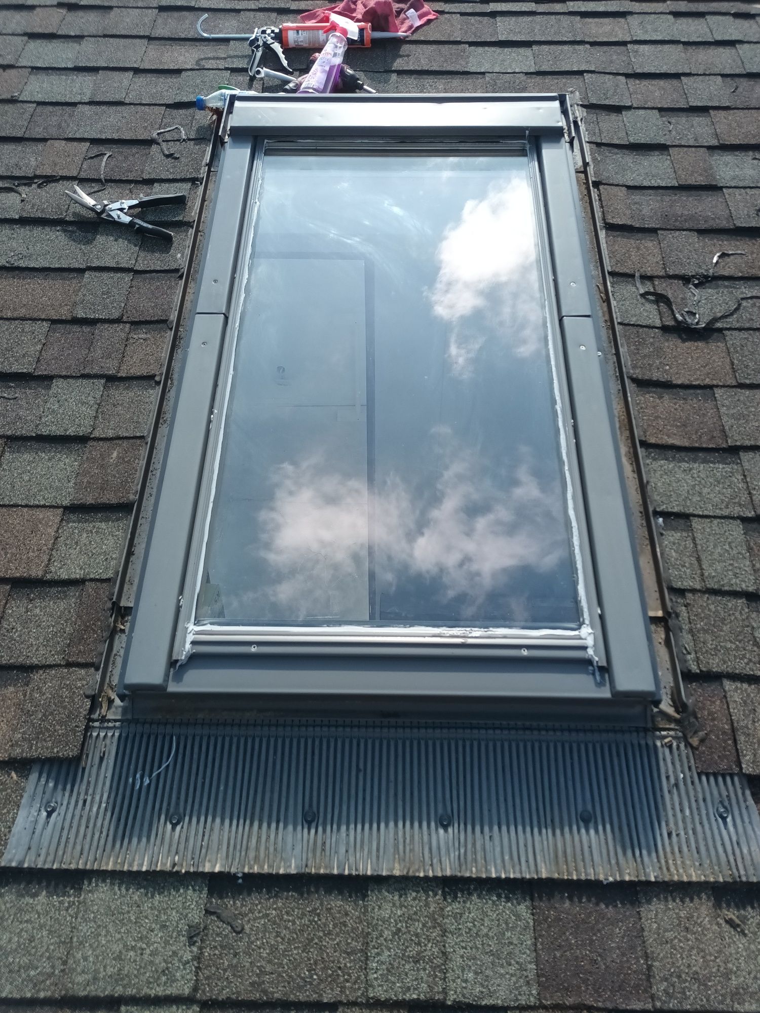 Reparatii acoperișuri Reparatii ferestre de mansarda velux/fakro