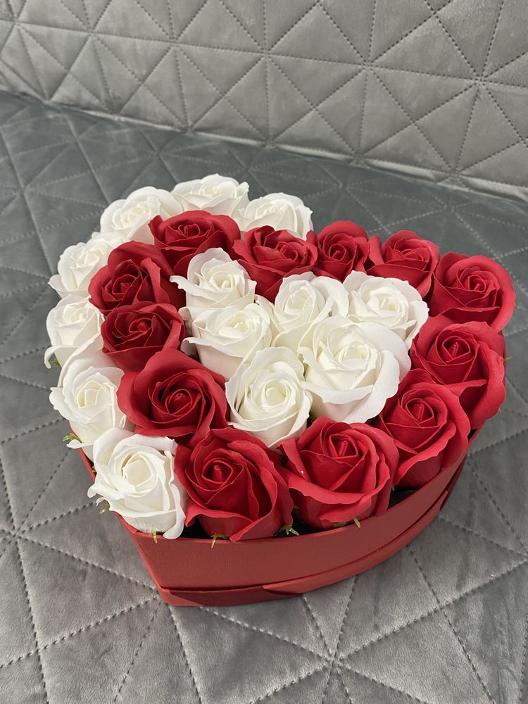 Aranjamente florale (cutii cu trandafiri din săpun)