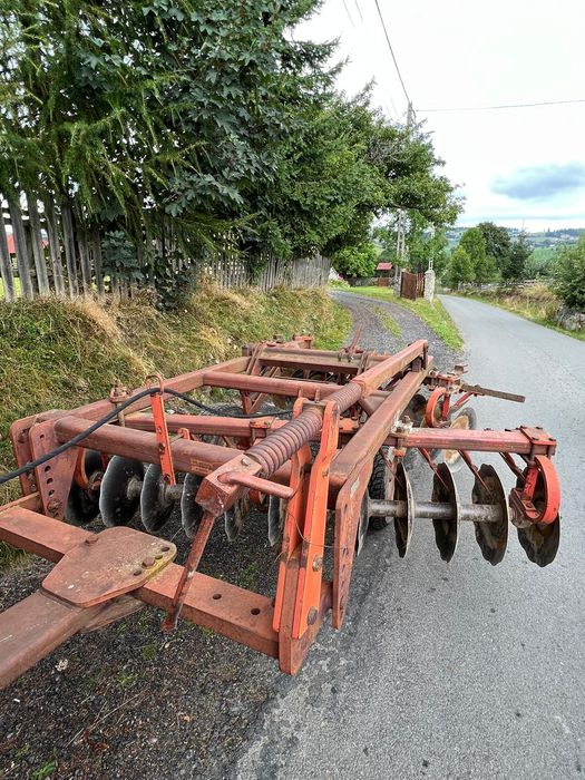 Vînd tractor Renault