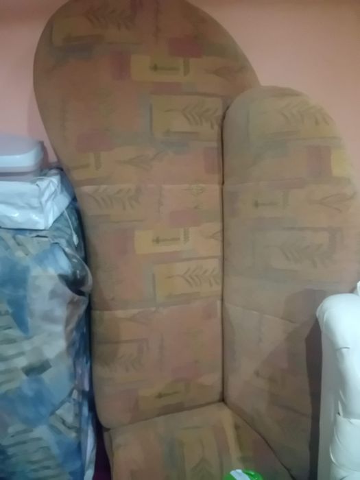 Vând canapea preț negociabil