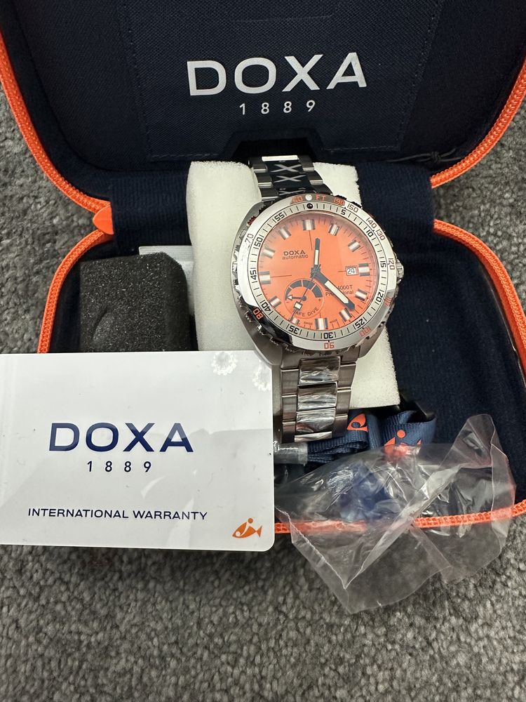 DOXA sub 4000t automatic