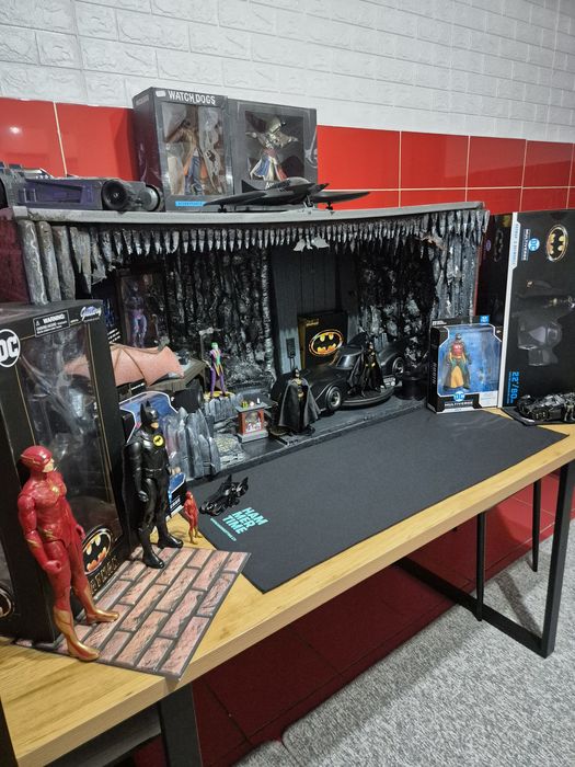 Figurine marvel legend batman diorama etc..