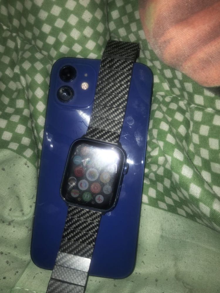 Продам apple 12,79 емкость и 128гб и apple watch 6 серия 44