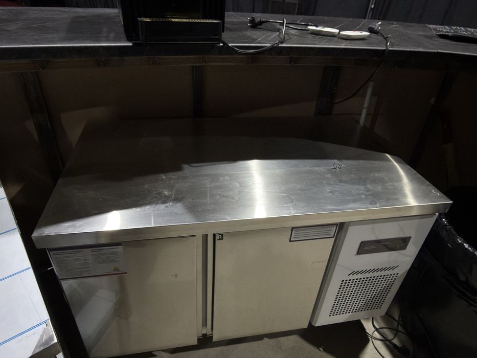 Продам стол холодильник барный