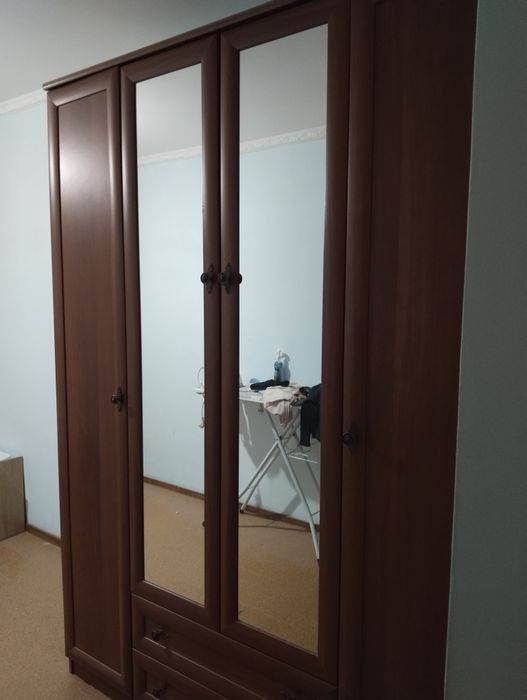 Шифоньер шкаф в отличном состоянии