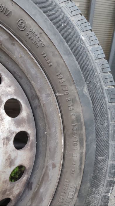 Vând 1 bucată de cauciuc