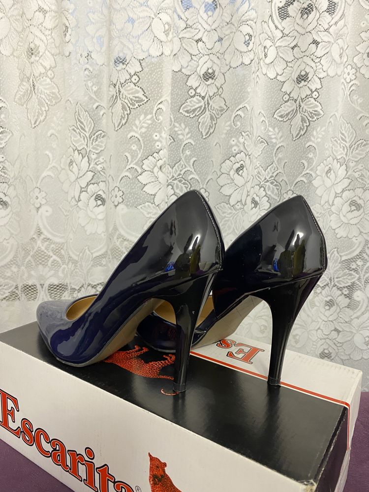 Pantofi stiletto