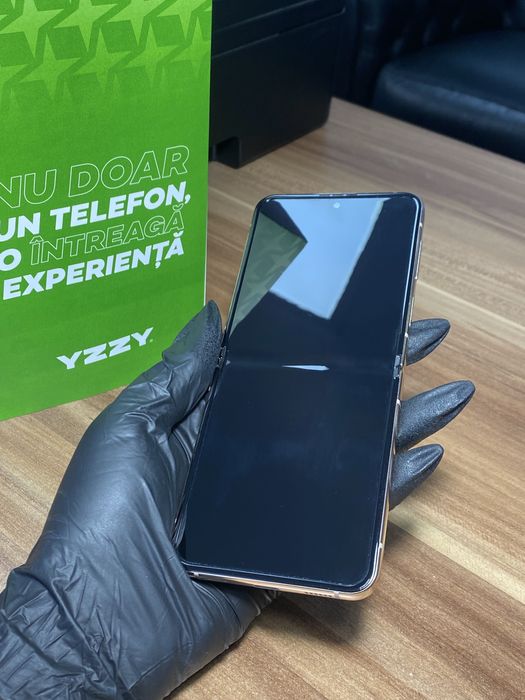 Samsung Galaxy Z Flip4 / Garanție 12 luni / 256 Gb / Foarte bun