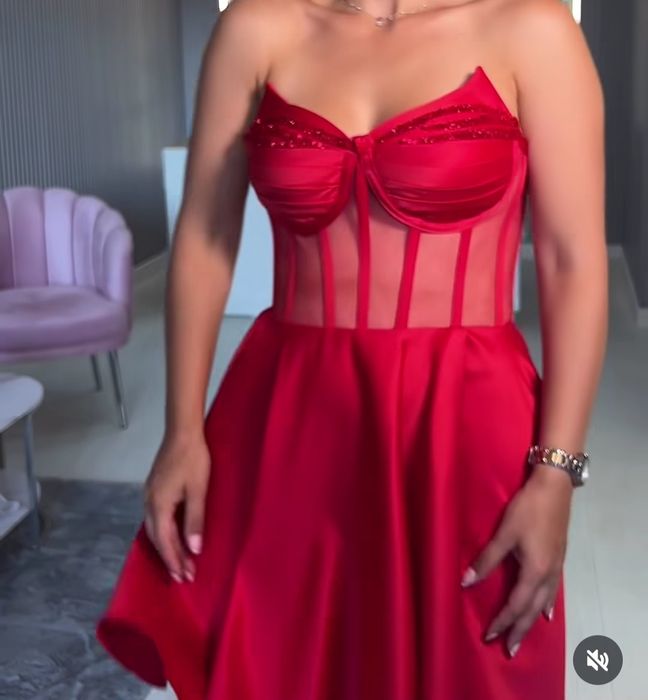 Чисто нова официална рокля