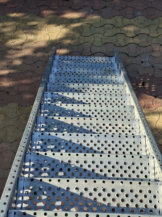 Confectionam scarii metalice zincate exterioare și pentru incendii , p