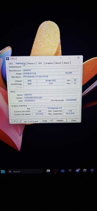 Vand laptop gaming Lenovo.