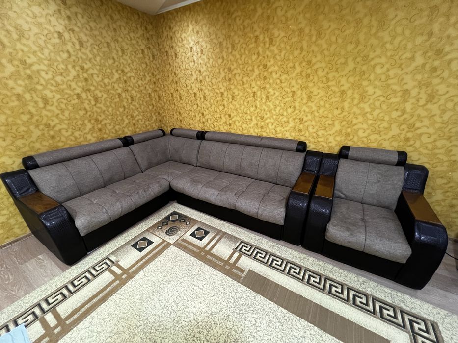 Диван угловой с креслом в нормальном состоянии