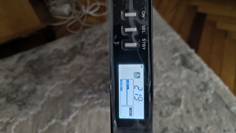 Riello UPS 1100Va/880W