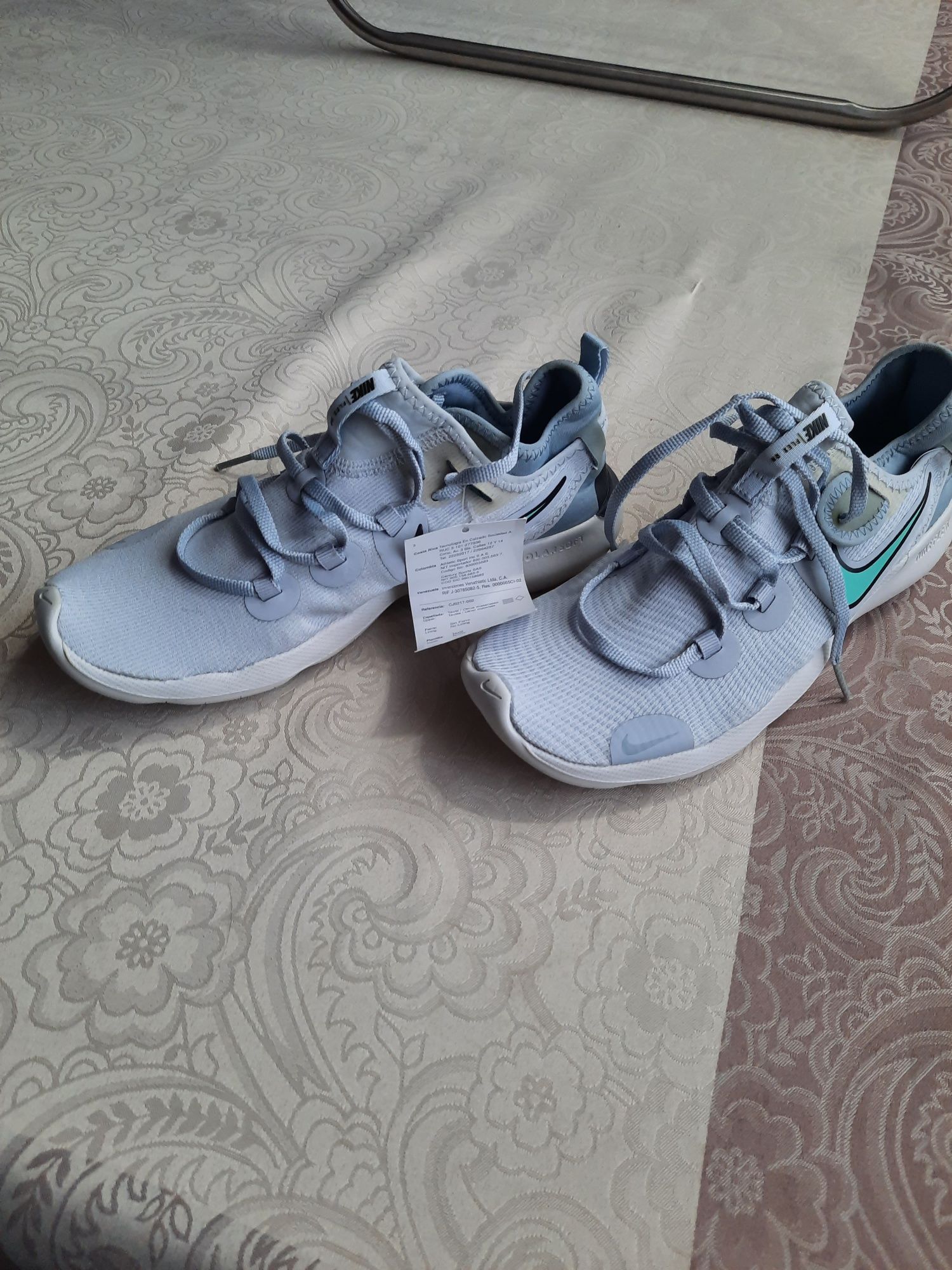 Nike кросовки  38 размера
