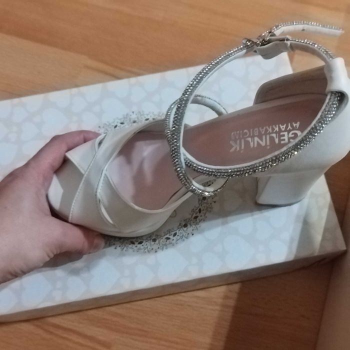 Sandale mireasa in stare impecabila