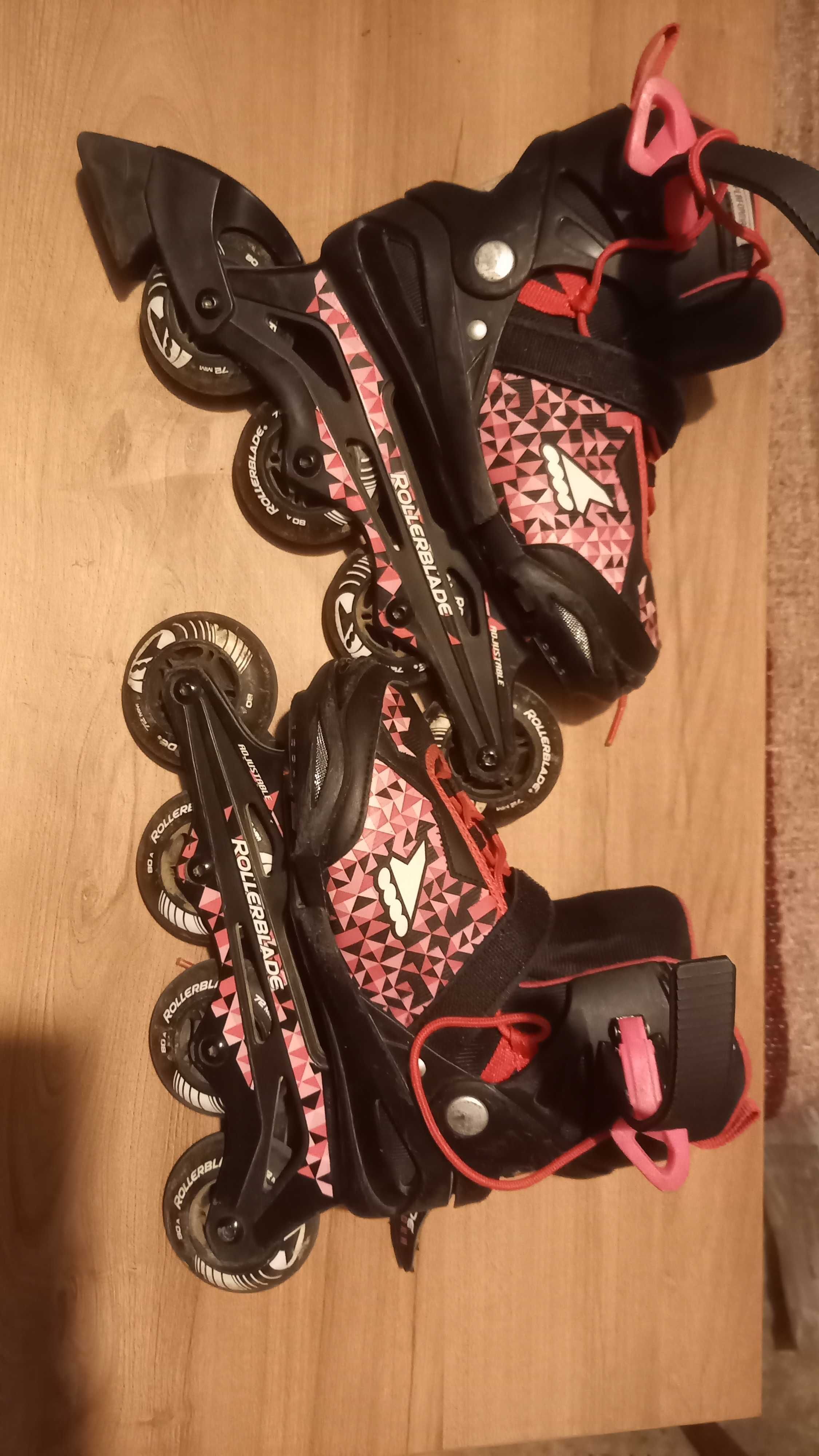 Role ROLLERBLADE reglabile de la 29 la 33 + cotiere/genunchiere Oxelo