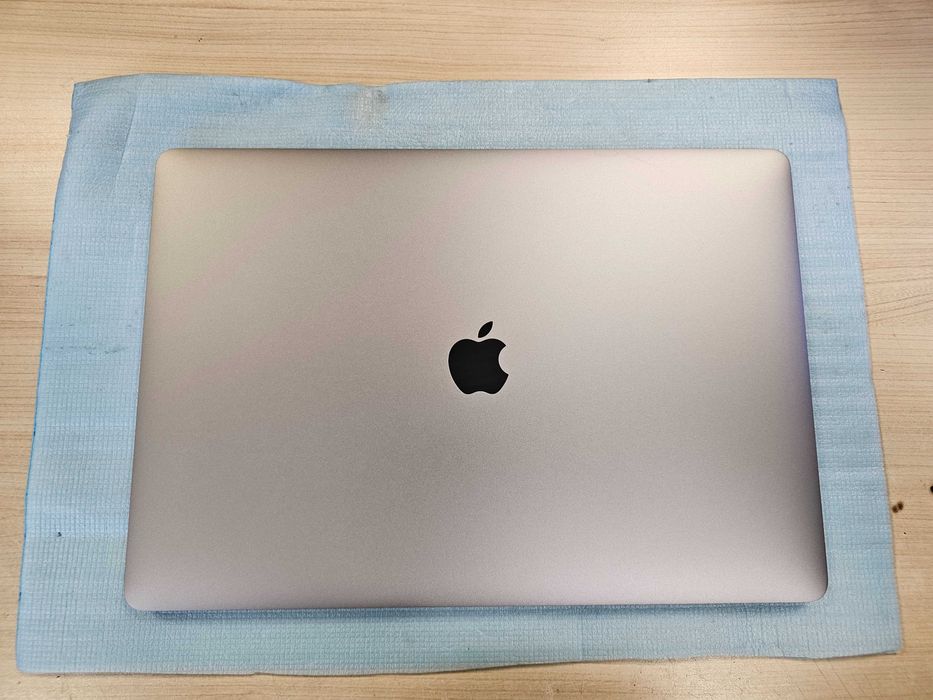MacBook Pro Retina i9/32GB Ram/512 SSD/ RadeonPro 560X 4GB A1990 2019