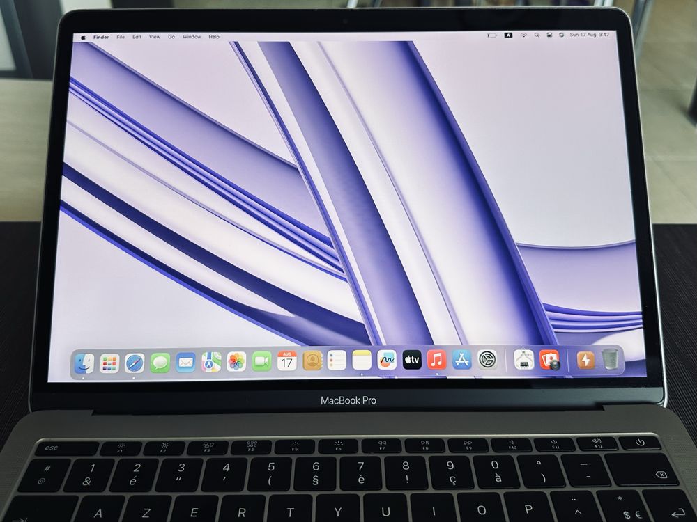 MacBook Pro 13-inch, 2017, Two Thunderbolt 3 ports