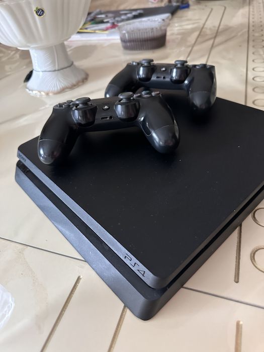 Продам Sony PlayStation 4