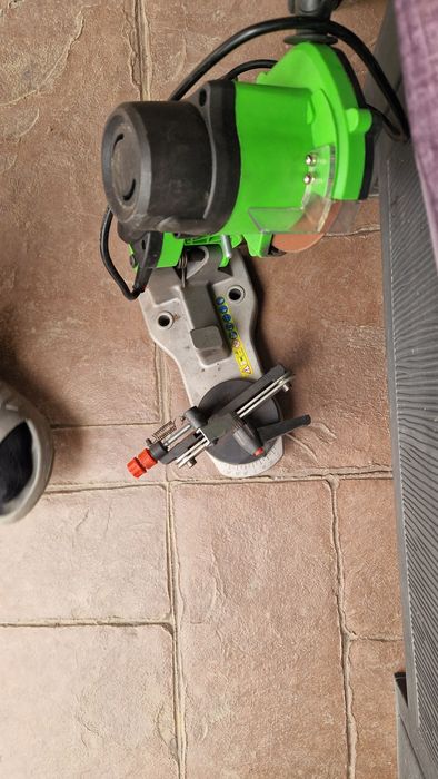 Машина за заточване на вериги