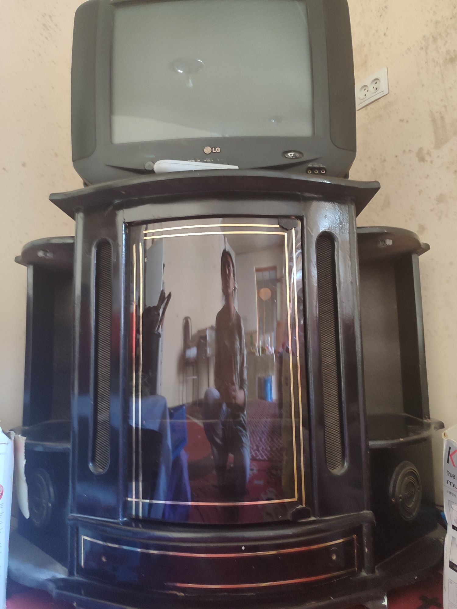Телевизор Lg soundmax model + Lg dvd + podstavka