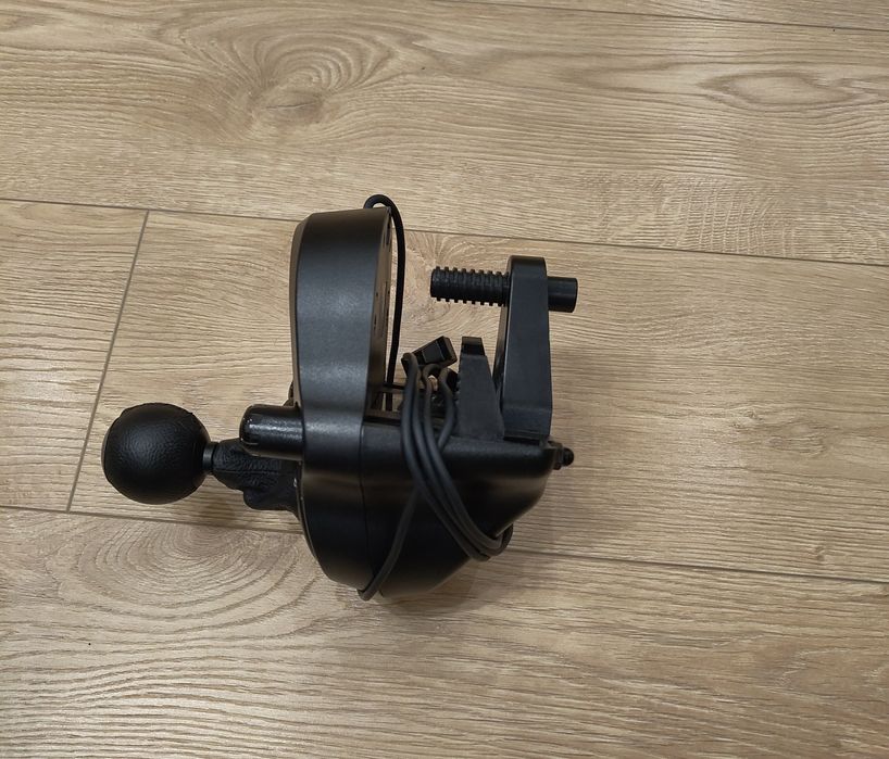 Logitech g 29+shifter+захранващ кабел+3 педала.