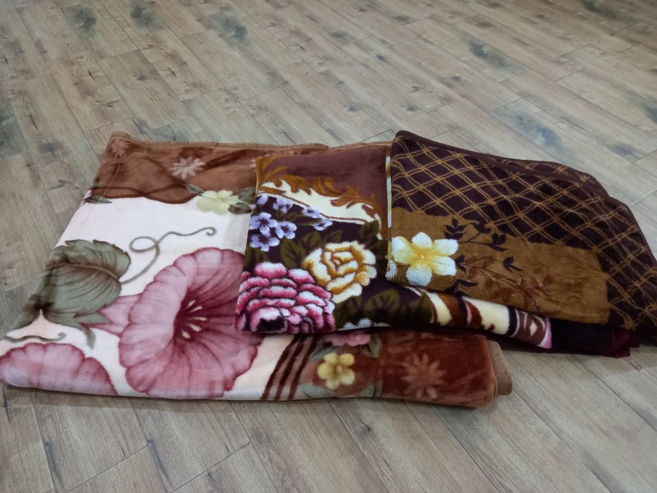 Продам пледы новые