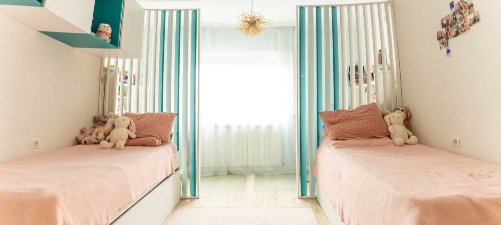 Închiriez apartament 2 camere (transformat în 3) – Zona Far, Constanța