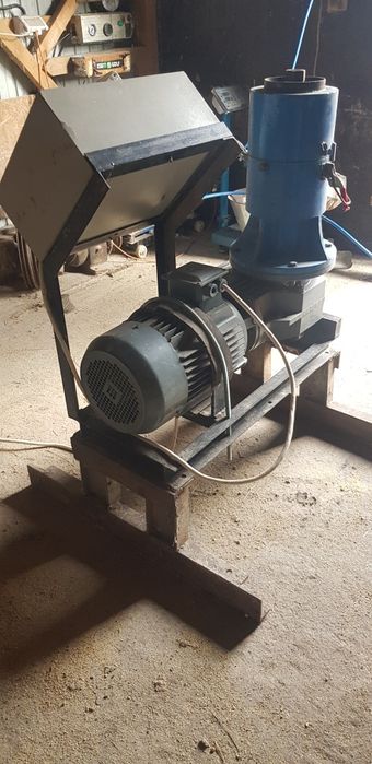 Se vand:presa peleti / transpalet electric