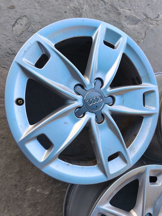 17" оригинални алуминиеви джанти за Audi A3.