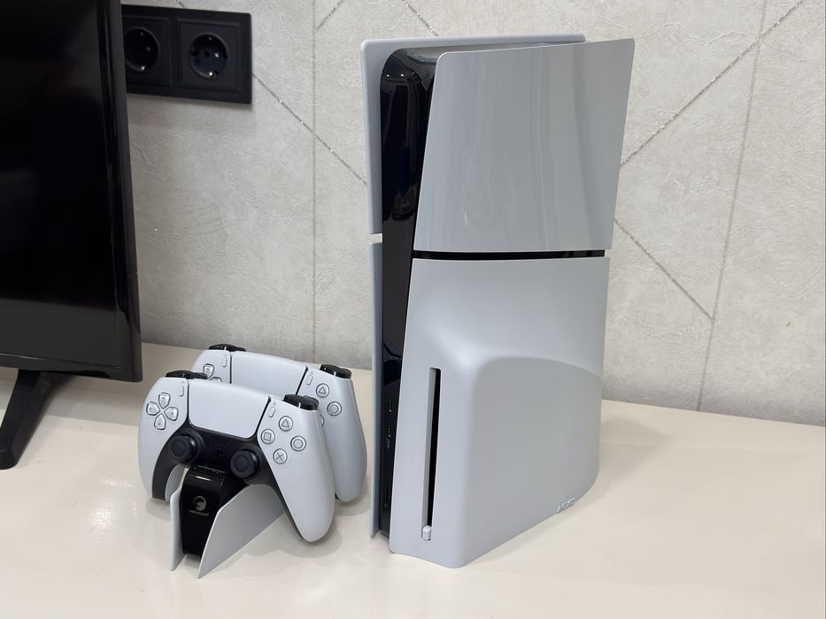 PlayStation 5 Slim 1TB + 2 геймпада | Почти новый, Идеальное состояние