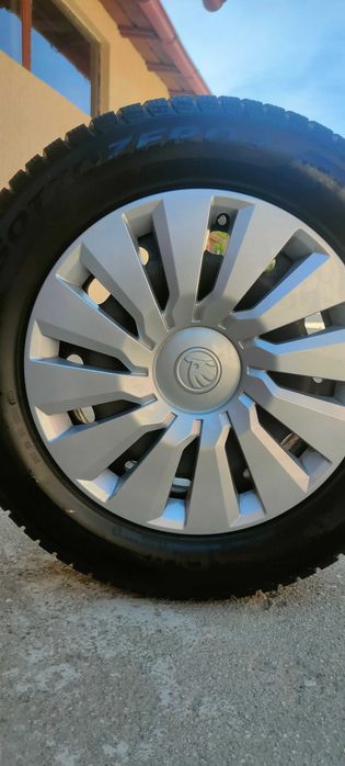 Vând  jante + anvelope iarnă și capace noi originale Skoda.