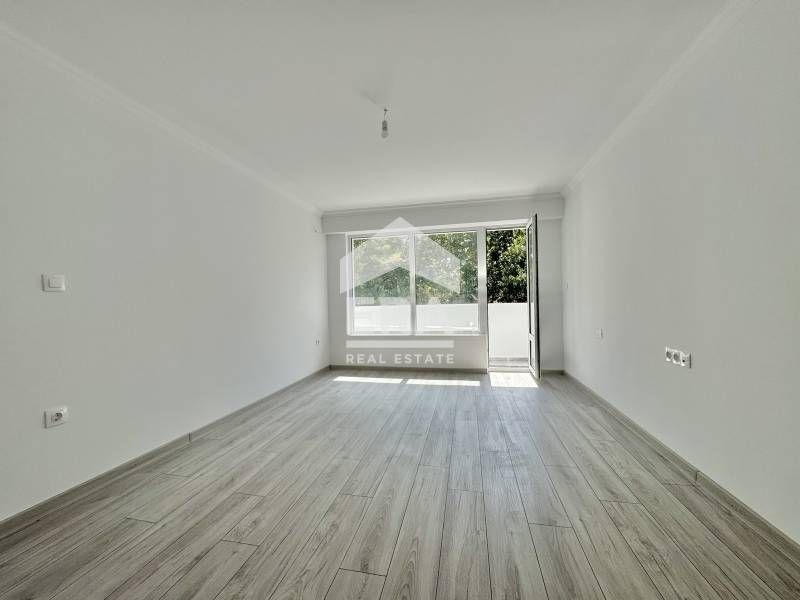 Просторен и светъл тристаен апартамент в ж.к. Левски, гр. Варна