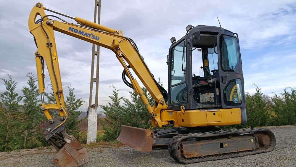 Mini-excavator komatsu