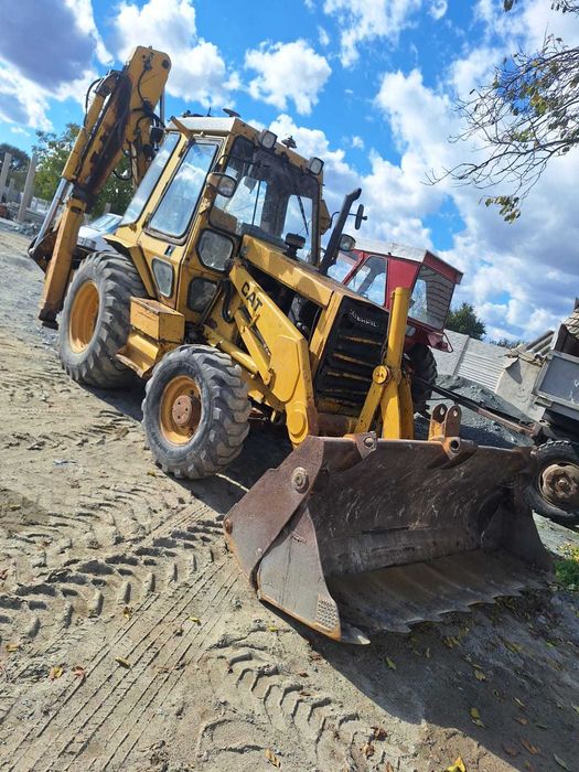 Buldoexcavator Caterpillar